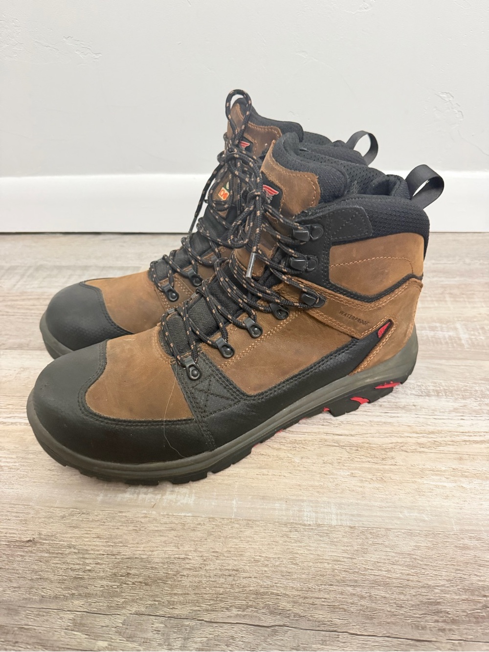 Red Wing Tradesmen M’s 6-inch Waterproof CSA Safety Toe Boots, size 13.5 EUC NEW